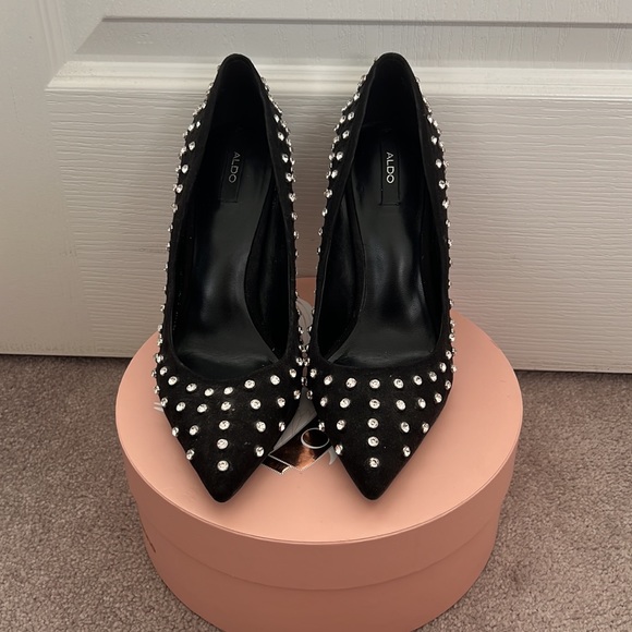 Crystal also heels - Picture 6 of 9